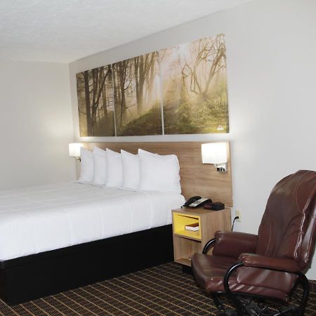 Days Inn By Wyndham Форест Экстерьер фото