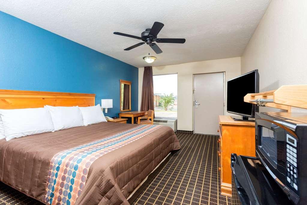Days Inn By Wyndham Форест Номер фото