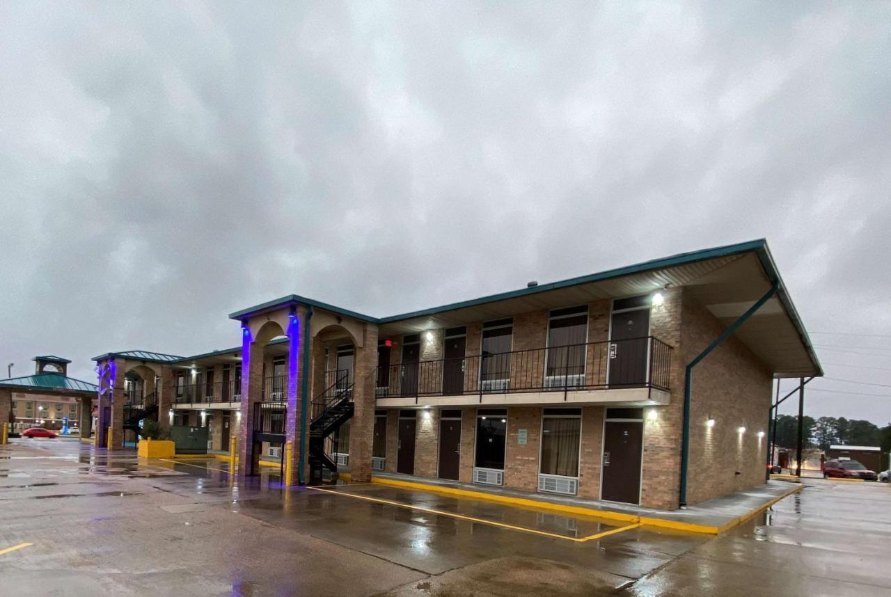Days Inn By Wyndham Форест Экстерьер фото